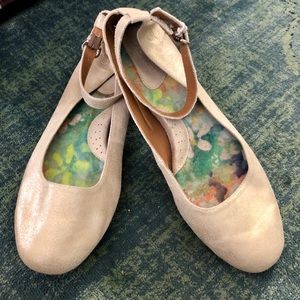 Børn Remy Metallic Suede Ankle Strap Ballet Flats